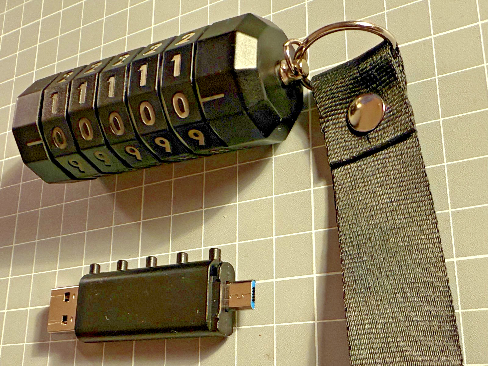 Cryptex USB Flash Disk 16GB s mechanickým 5místným zámkem – USB 3.0 & Micro-USB