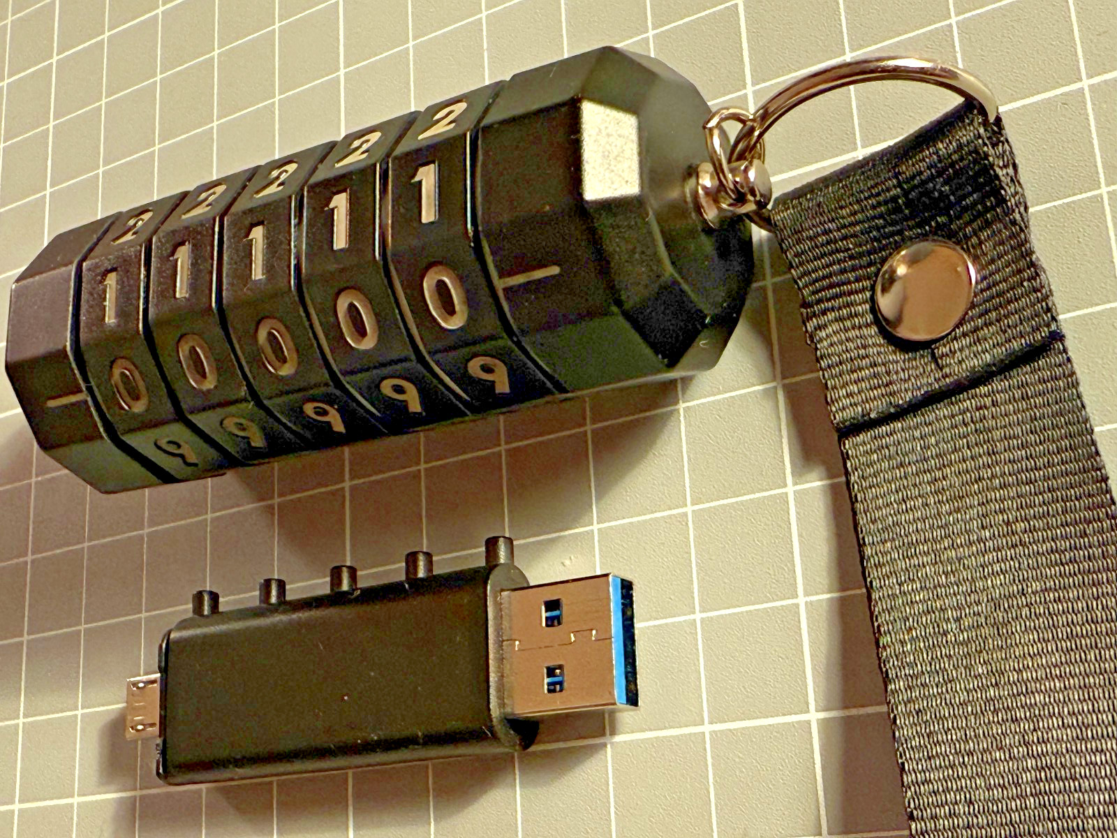 Cryptex USB Flash Disk 16GB s mechanickým 5místným zámkem – USB 3.0 & Micro-USB