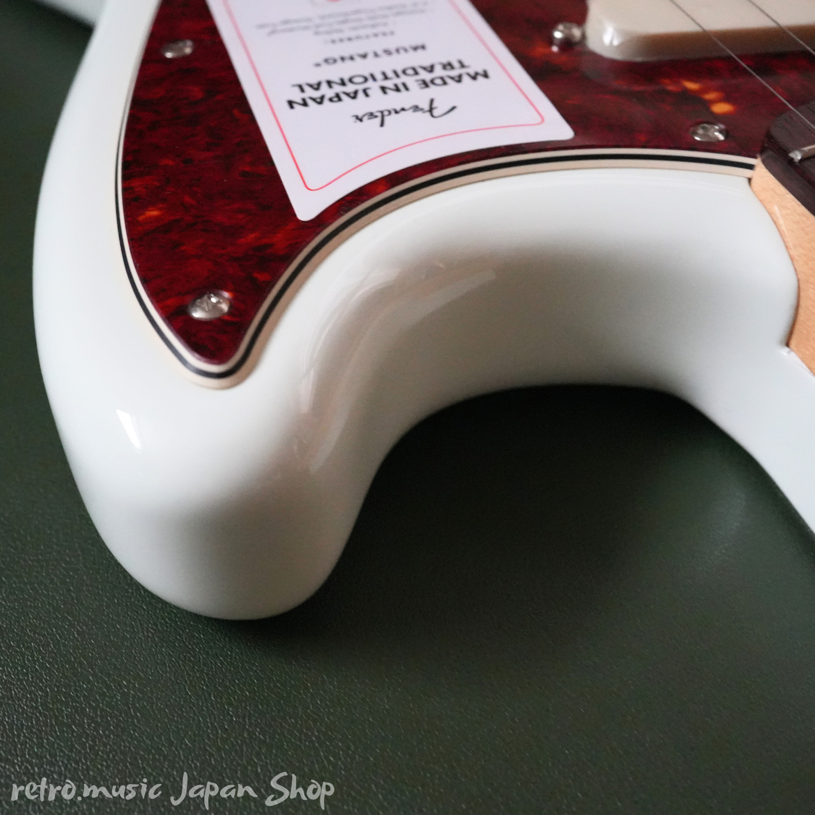 Fender Made in Japan Traditional 60s Mustang – Olympic White (vč. pouzdra)