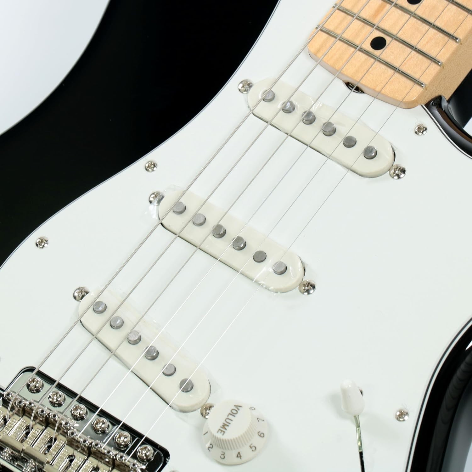 Fender Made in Japan FSR Traditional Late 60s Stratocaster Maple – Black (včetně pouzdra)