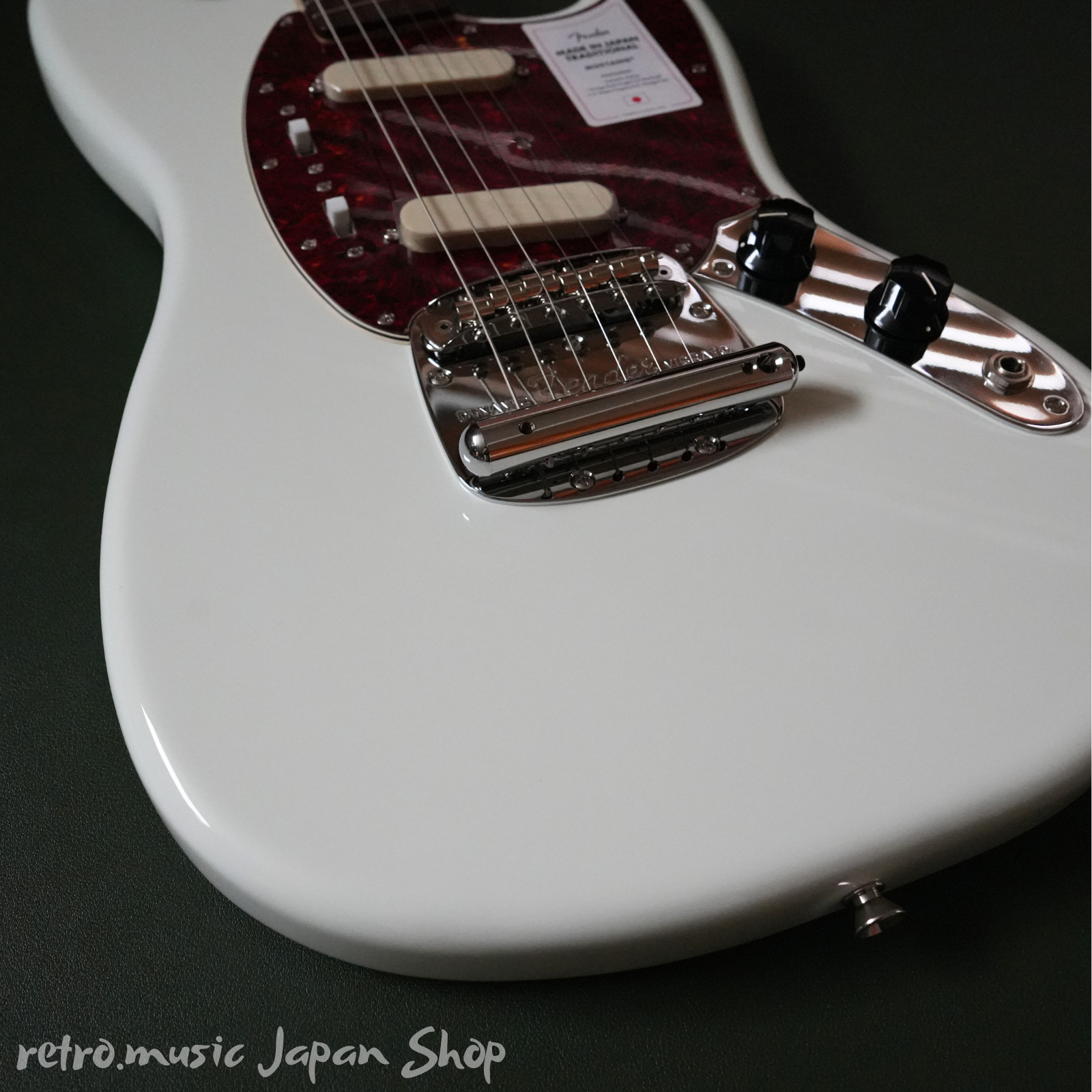 Fender Made in Japan Traditional 60s Mustang – Olympic White (vč. pouzdra)