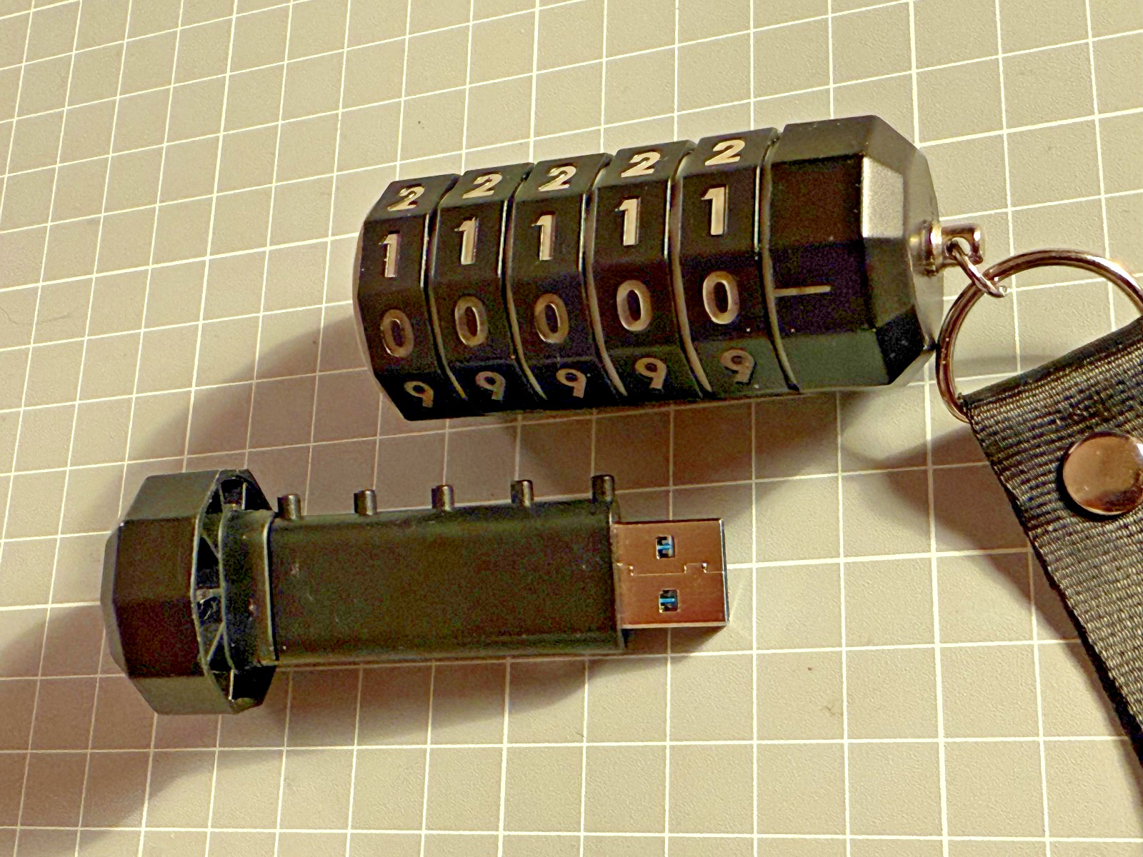 Cryptex USB Flash Disk 16GB s mechanickým 5místným zámkem – USB 3.0 & Micro-USB