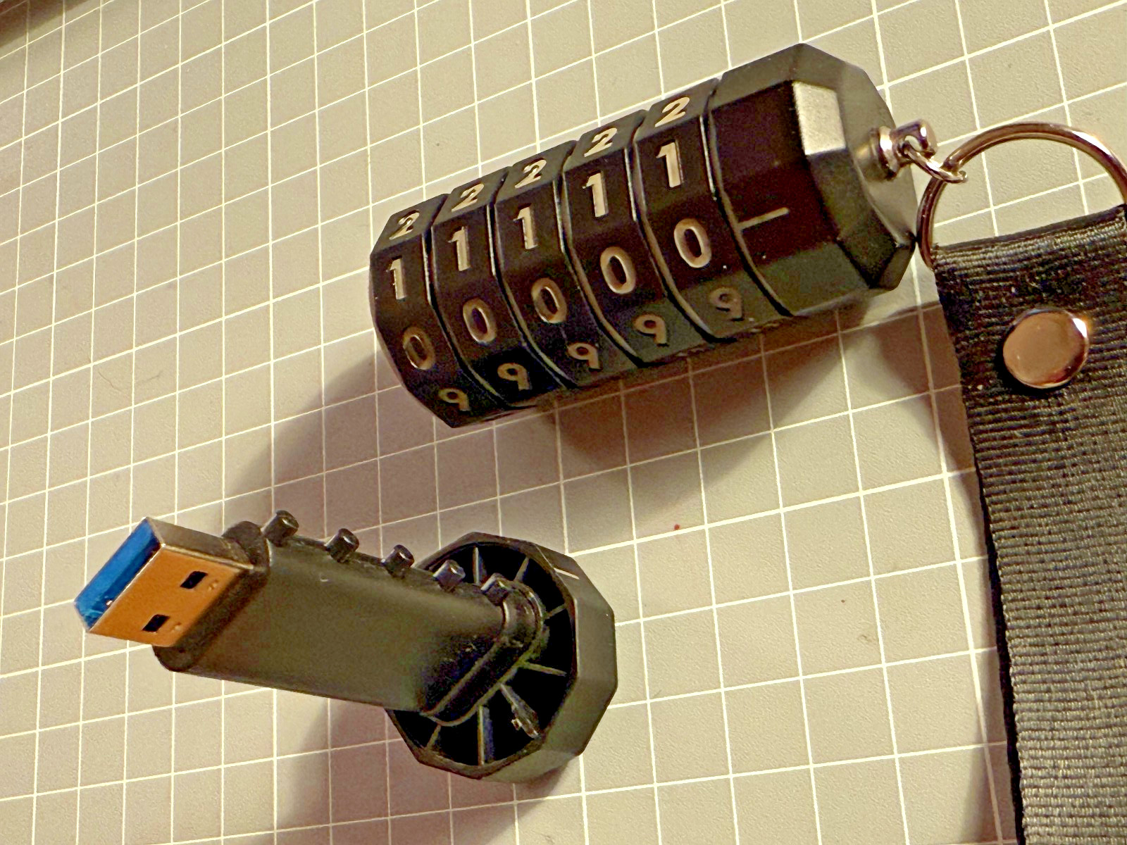 Cryptex USB Flash Disk 16GB s mechanickým 5místným zámkem – USB 3.0 & Micro-USB